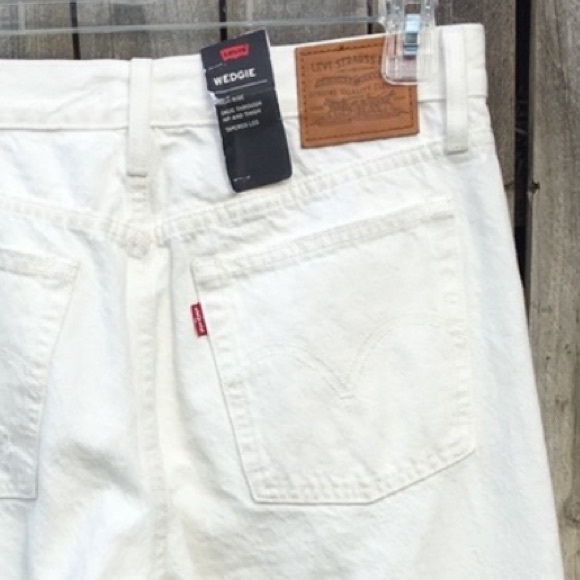 NWT Levi’s Wedgie Icon Distressed Jean Cream Chalk 30 - Picture 11 of 16